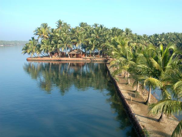 Kerala walking, culture & wildlife vacation, India