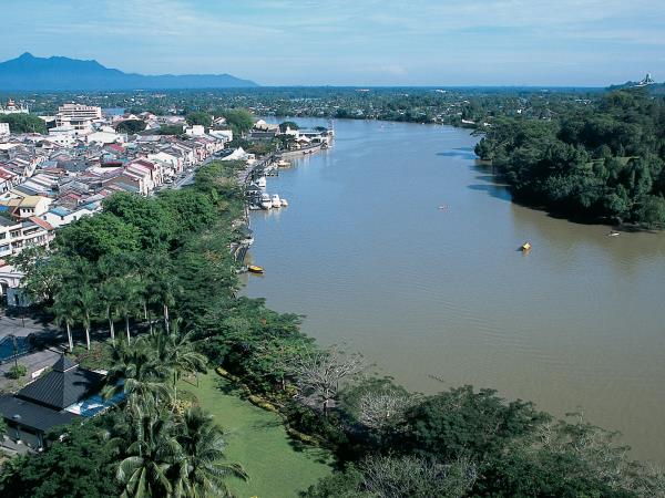 Wild Borneo vacation, private departure