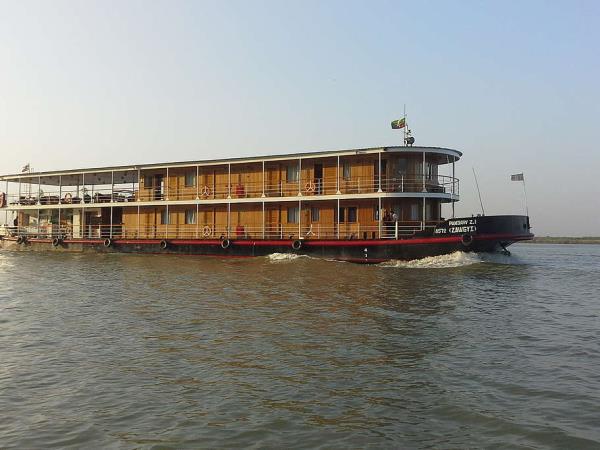 Irrawaddy river cruise, Burma