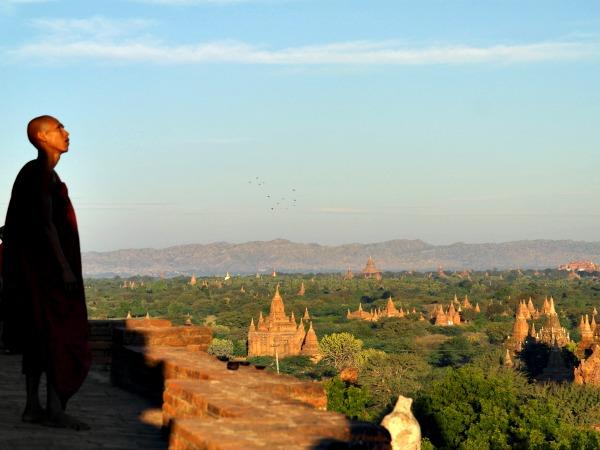 Myanmar tailor made tour, tea, temples & trails