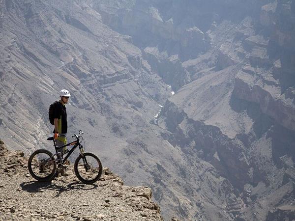 Oman cycling & trekking vacation
