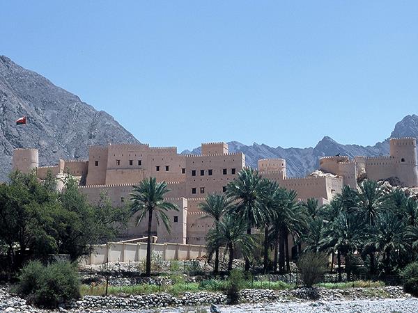 Oman cycling & trekking vacation