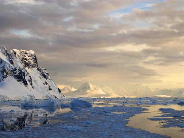 Antarctic Peninsula crossing the Polar Circle cruise