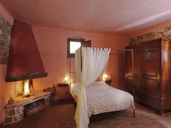 Tuscany holiday, cooking, walking, truffle-hunting tour