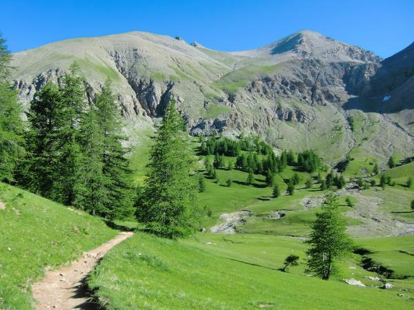Mercantour hiking vacation in France