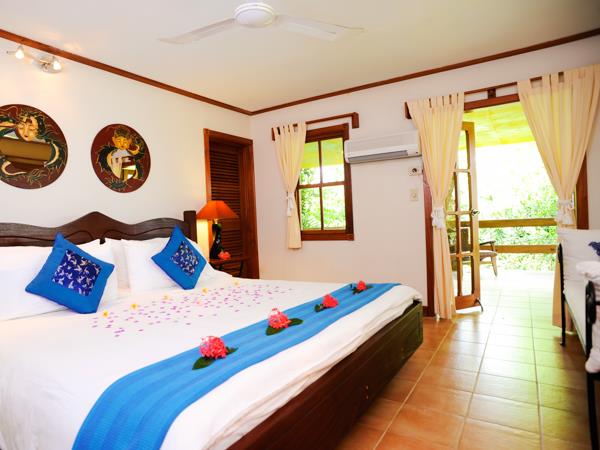 Family vacation to Guatemala and Belize, temples and islands