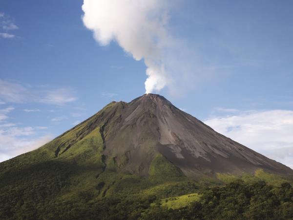 Costa Rica bespoke vacation, wildlife and volcanoes
