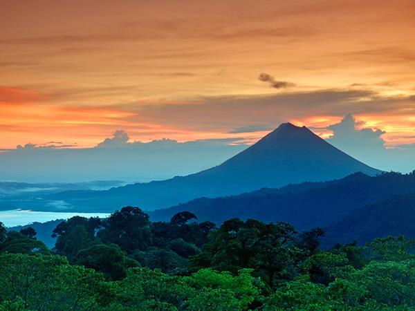 Costa Rica bespoke vacation, wildlife and volcanoes