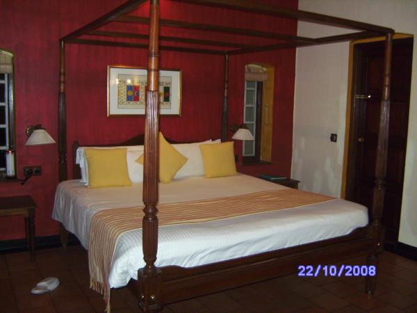 Backwaters of Kerala, spice gardens & beach vacation