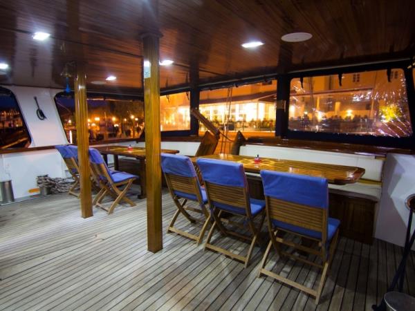 Island hopping cruise in Northern Croatia