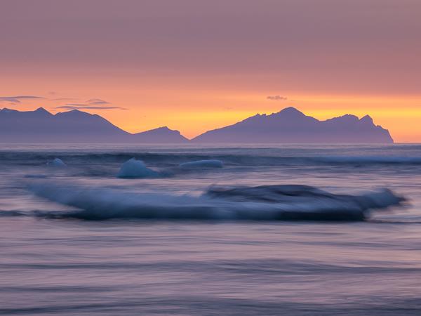 Midnight sun photography holiday in Iceland