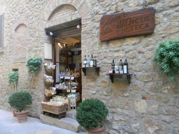 Tuscany hiking vacation, Italy
