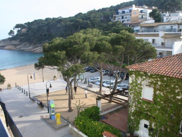 Catalonia cycling tours, beach & mountains
