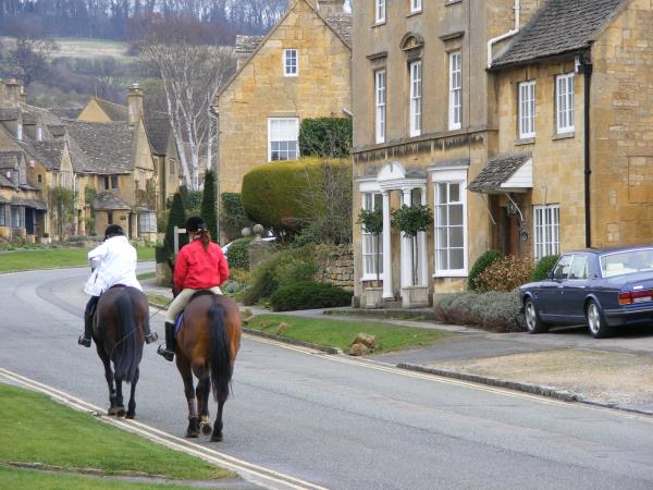 Cotswolds Way self guided walking vacation, England