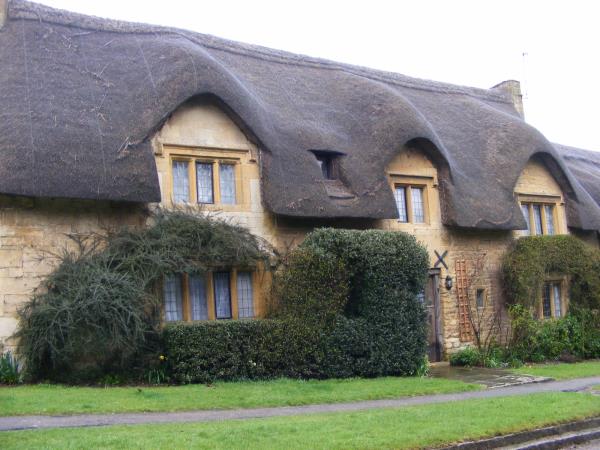 Cotswolds Way self guided walking vacation, England