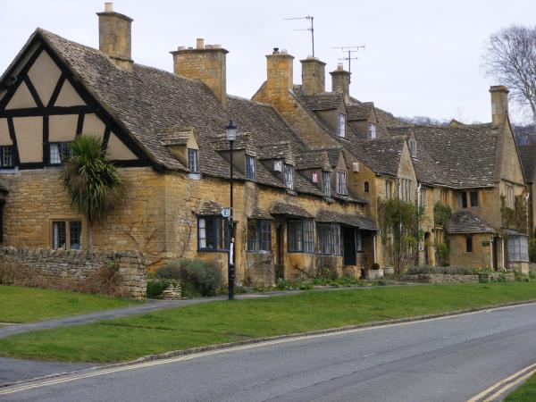 Cotswolds Way self guided walking vacation, England
