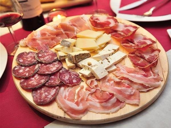 Parma tour, food and culture vacation in Italy