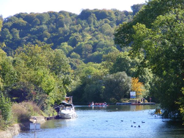 Thames Path walking vacation in England