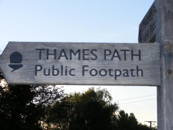 Thames Path walking vacation, England