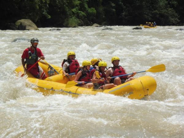 Costa Rica activity vacation, including volunteering