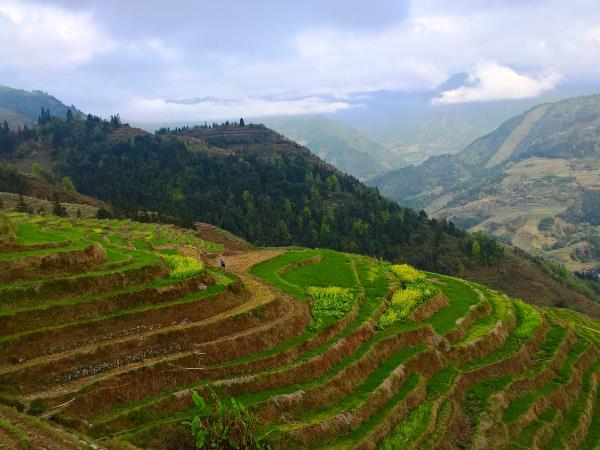 China relaxed hiking vacation