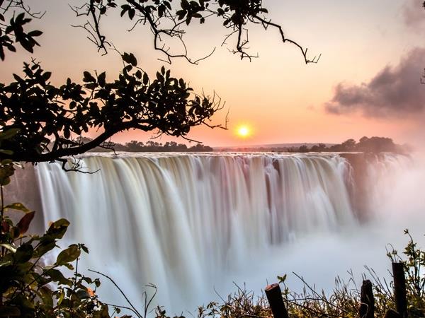 Botswana & Victoria Falls, green season safari