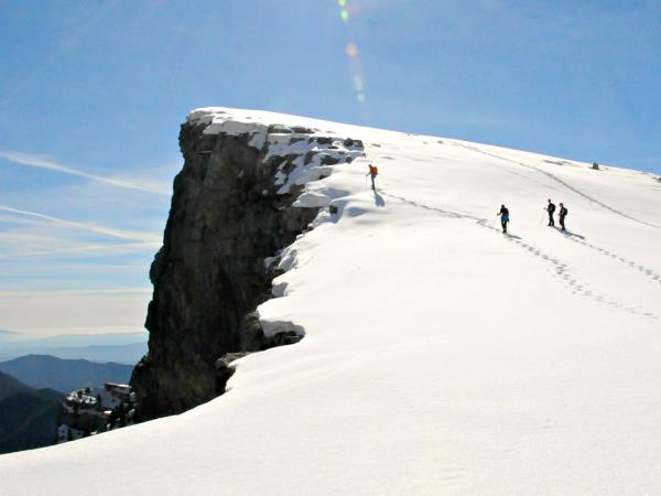 Winter hiking vacation in Spain, Spanish Pyrenees