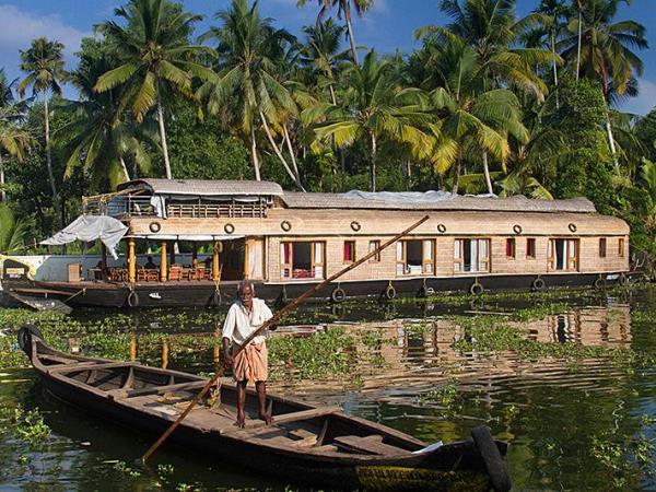 Small group cycling holiday in Kerala, India