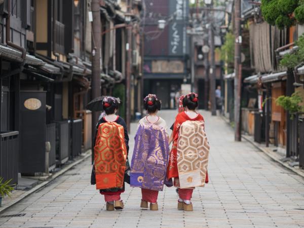 Japan north to south vacation small group
