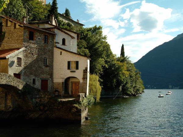 Lake Como summits walking vacation, Italy