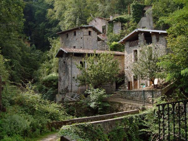 Lake Como summits walking vacation, Italy
