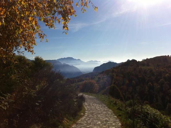 Lake Como family walking vacation, Italy
