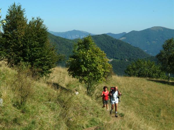 Bergamo circular walking tour in Italy
