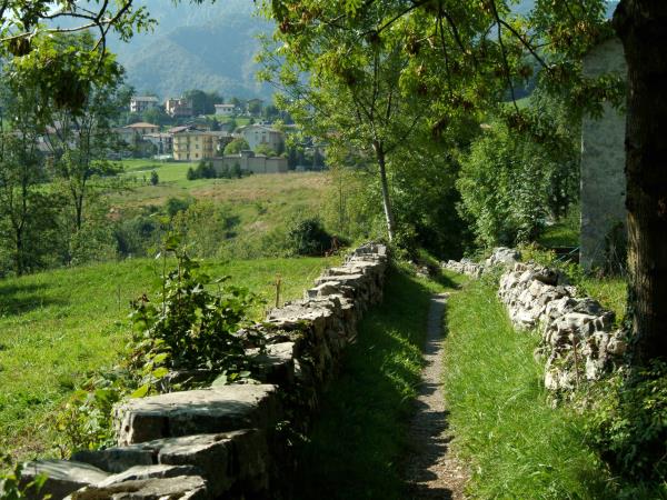 Bergamo circular walking tour in Italy