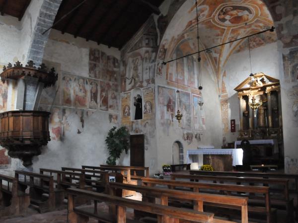 Bergamo circular walking tour in Italy