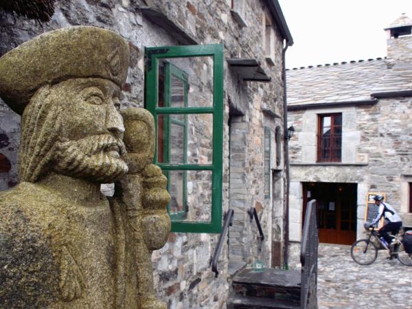 Leon to Santiago de Compostela hiking vacation, Spain