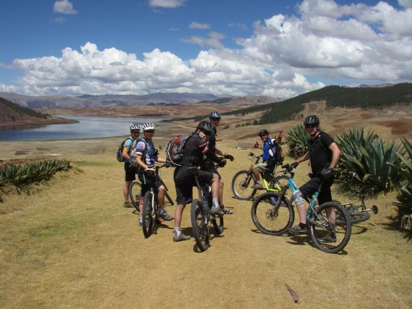 Trekking and mountain biking in Peru