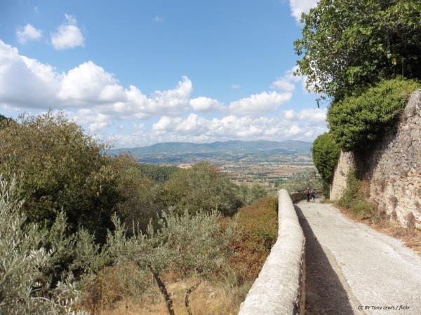 Walking vacation in Italy, in the Footsteps of St Francis