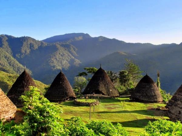 Komodo and Flores adventure vacation in Indonesia