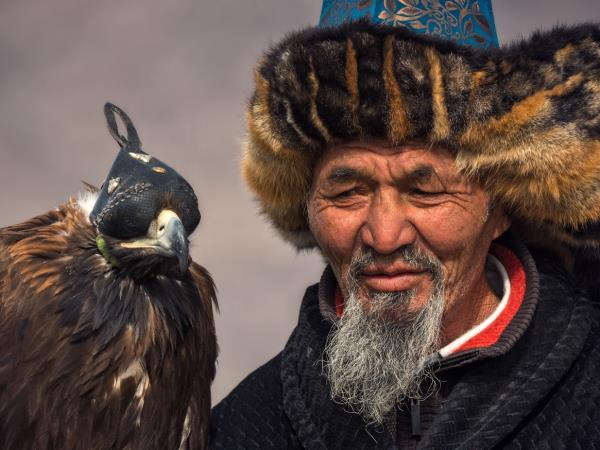 Mongolia eagle hunting festival vacation