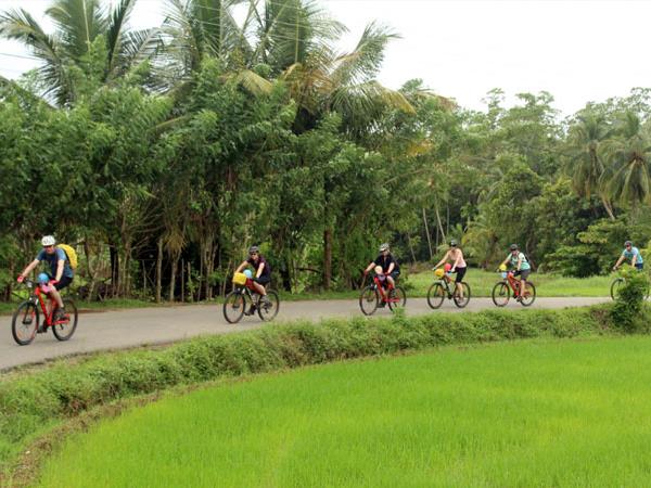 Sri Lanka coast to coast cycling vacation