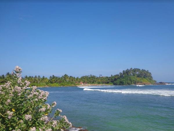Sri Lanka coast to coast cycling vacation
