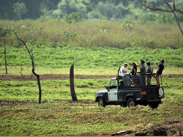 Sri Lanka coast to coast cycling vacation