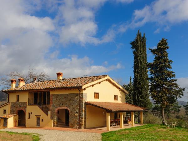 Tuscany holiday, cooking, walking, truffle-hunting tour