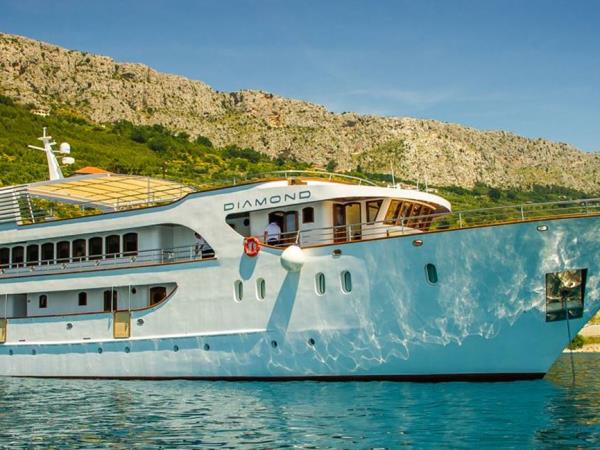 Luxury small ship cruise in Croatia