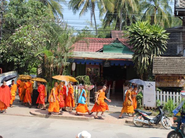 Myanmar to Laos tour