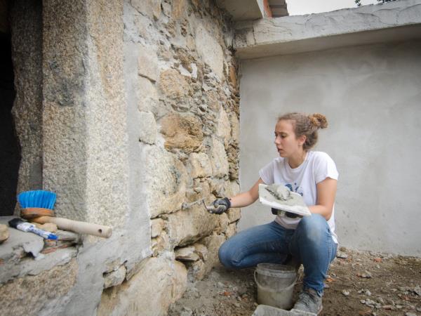 Volunteer in Portugal renovating homes