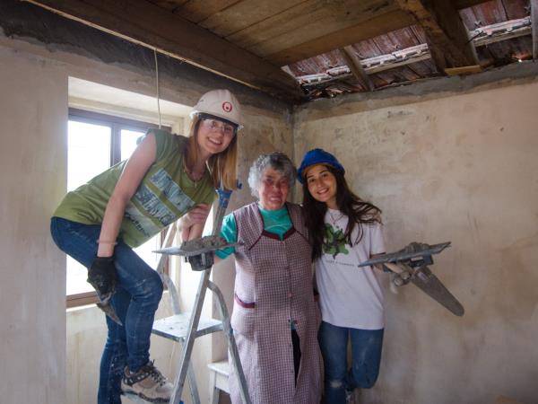 Volunteer in Portugal renovating homes