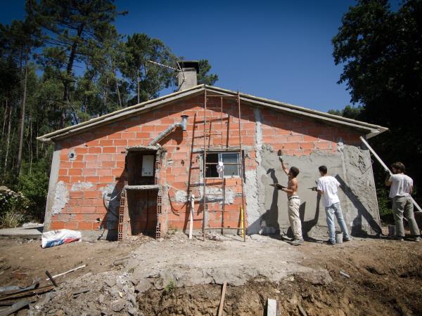 Volunteer in Portugal renovating homes