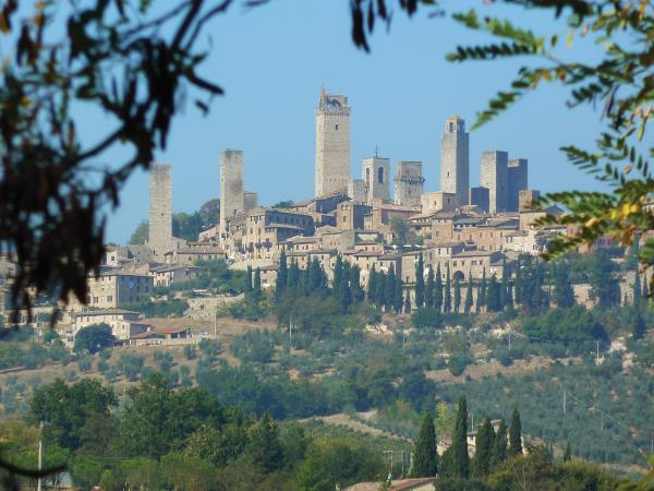 Francigena Way walking vacation Lucca to Siena